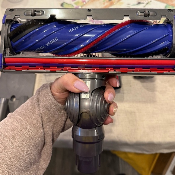 Dyson V8 accessories - Picture 3 of 7